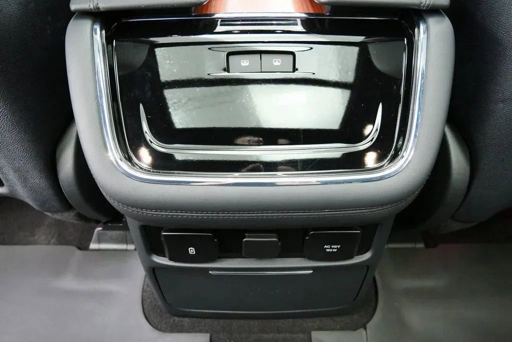 Used 2024 Lincoln Navigator L Reserve w/ Equipment Group 201A AWD/4WD image 21