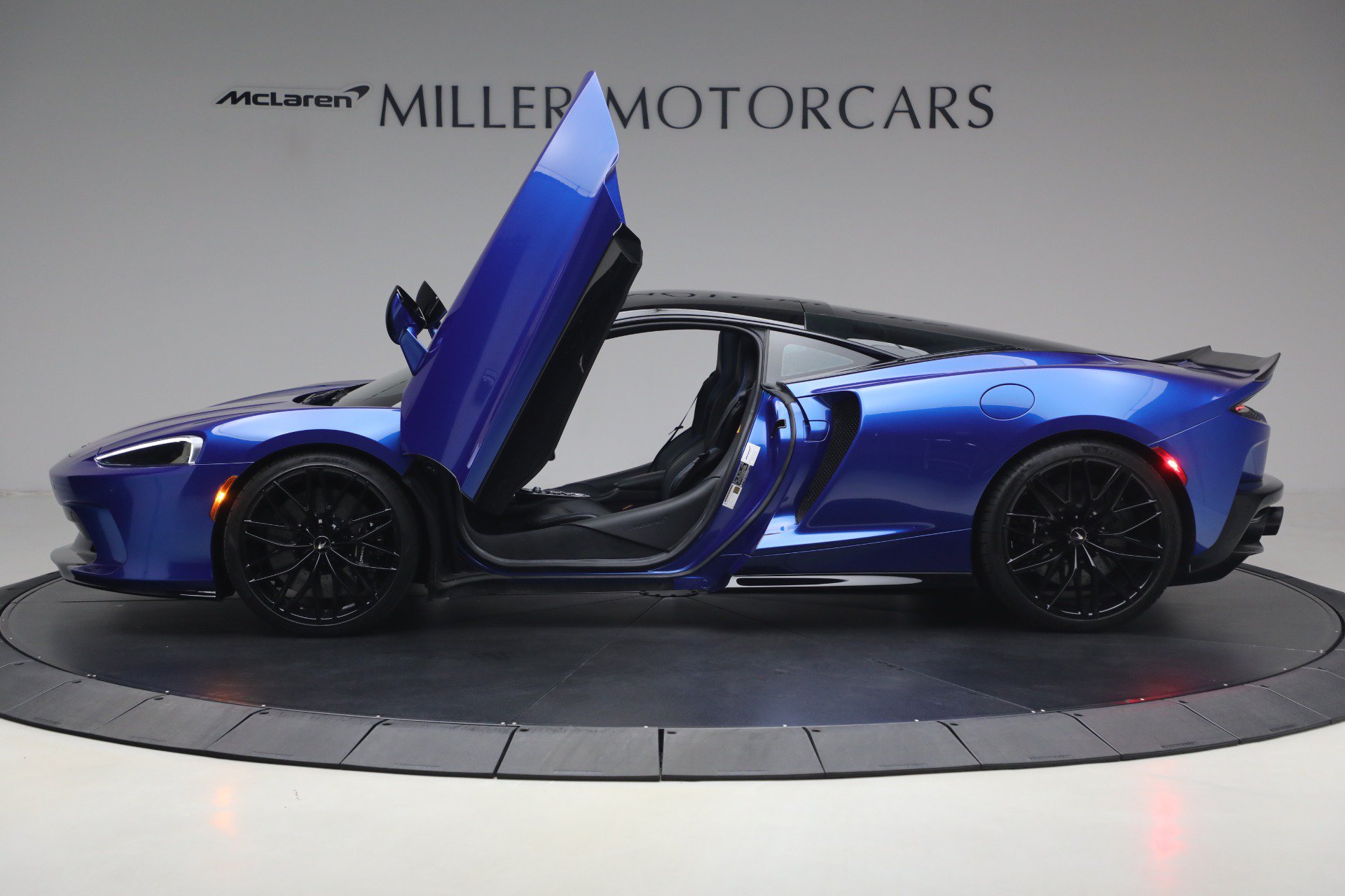 Used 2023 McLaren GT RWD image 16