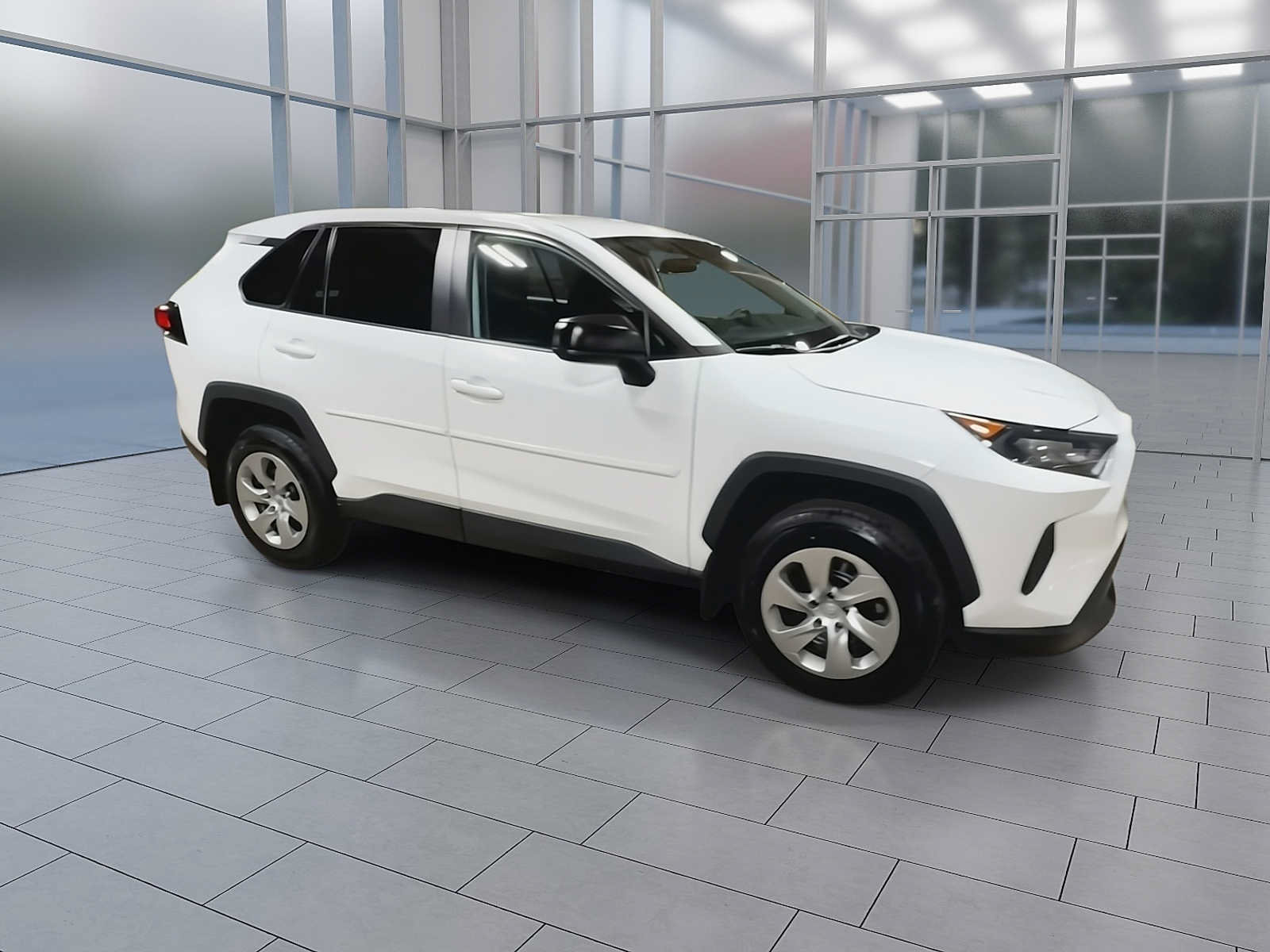Used 2022 Toyota RAV4 LE AWD/4WD image 2