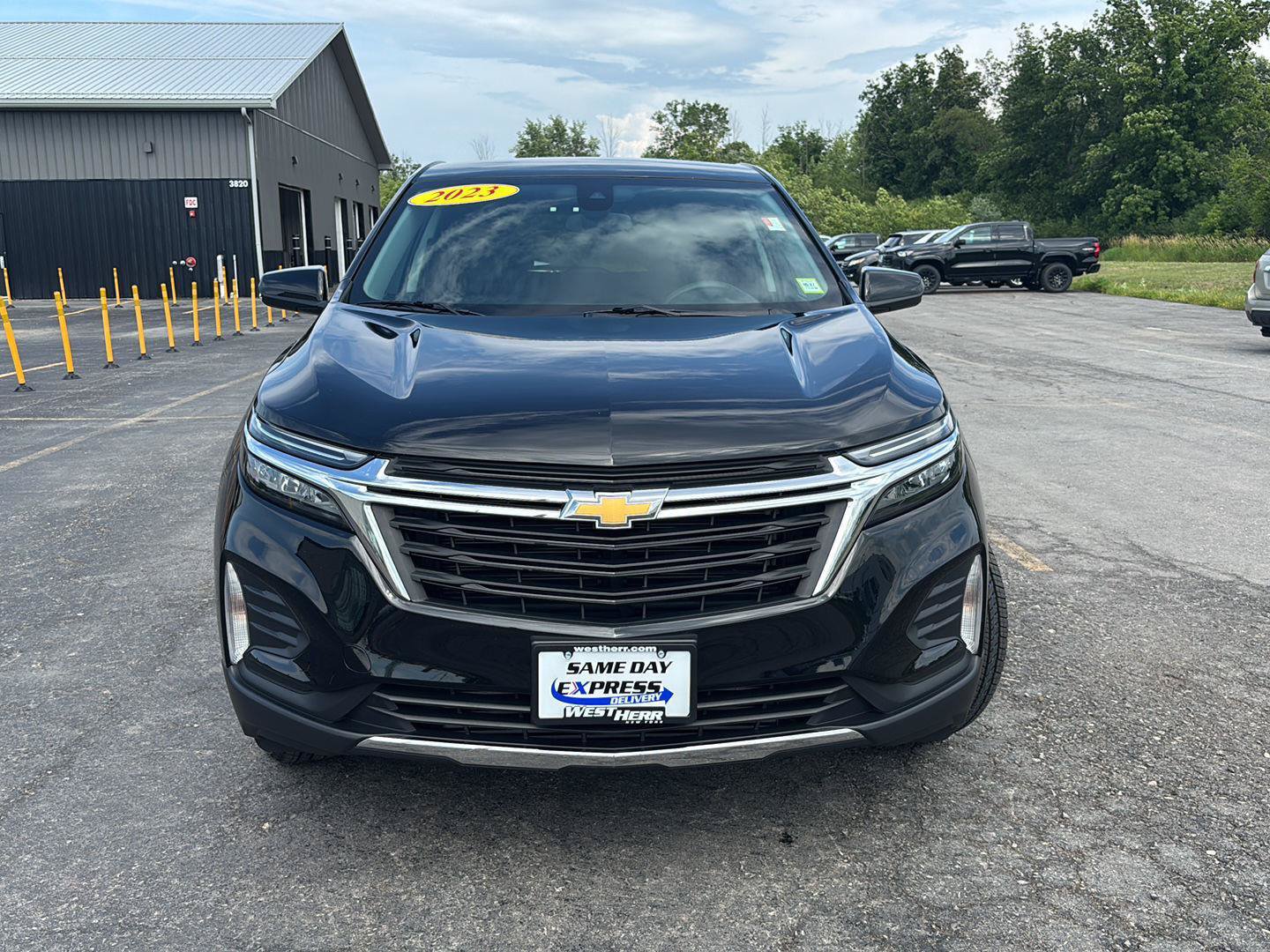 Used 2023 Chevrolet Equinox LT AWD/4WD image 2