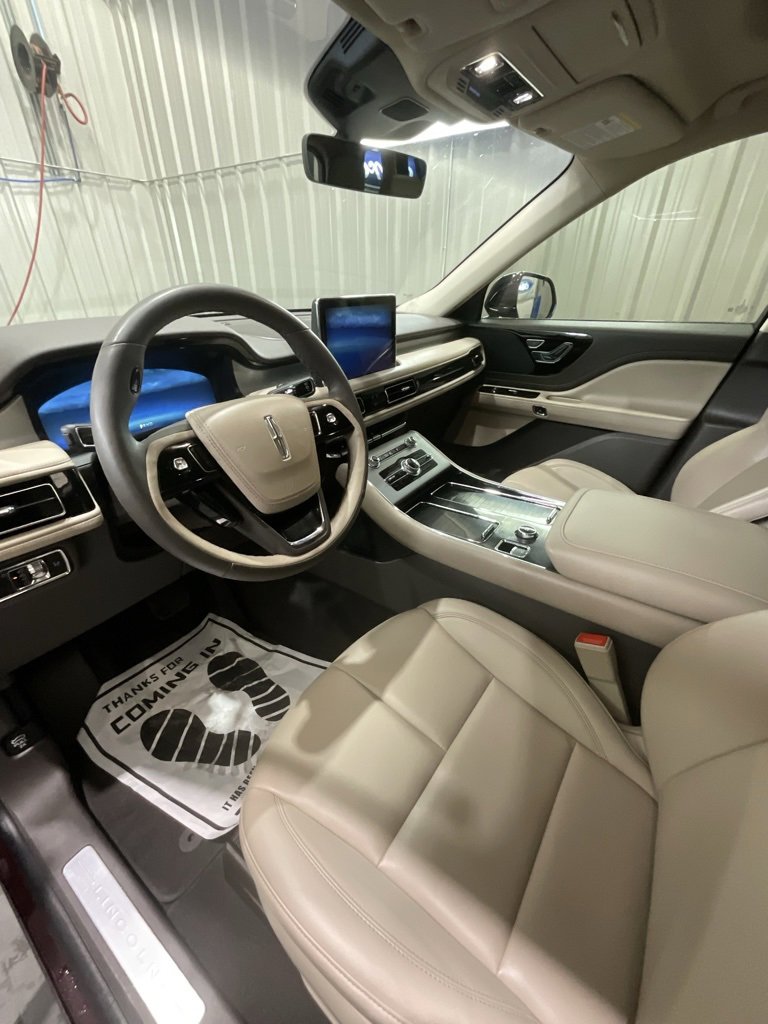 Used 2023 Lincoln Aviator 2WD w/ Premium Package image 9