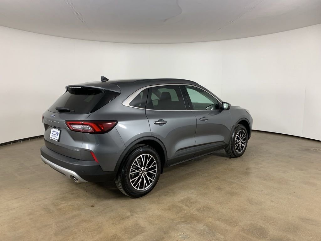 Used 2025 Ford Escape SE image 8