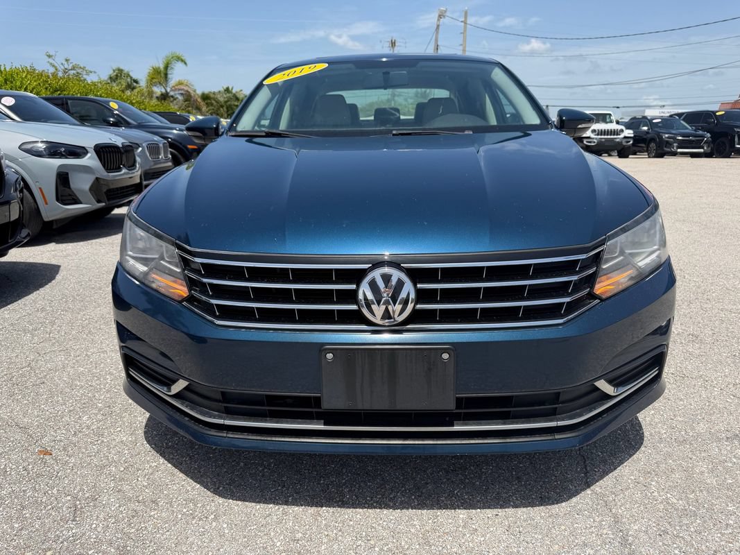 Used 2019 Volkswagen Passat 2.0T Wolfsburg w/ Wheels & Sunroof Package FWD image 2