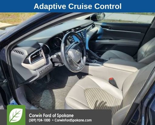Used 2018 Toyota Camry SE w/ Moonroof Package FWD image 2
