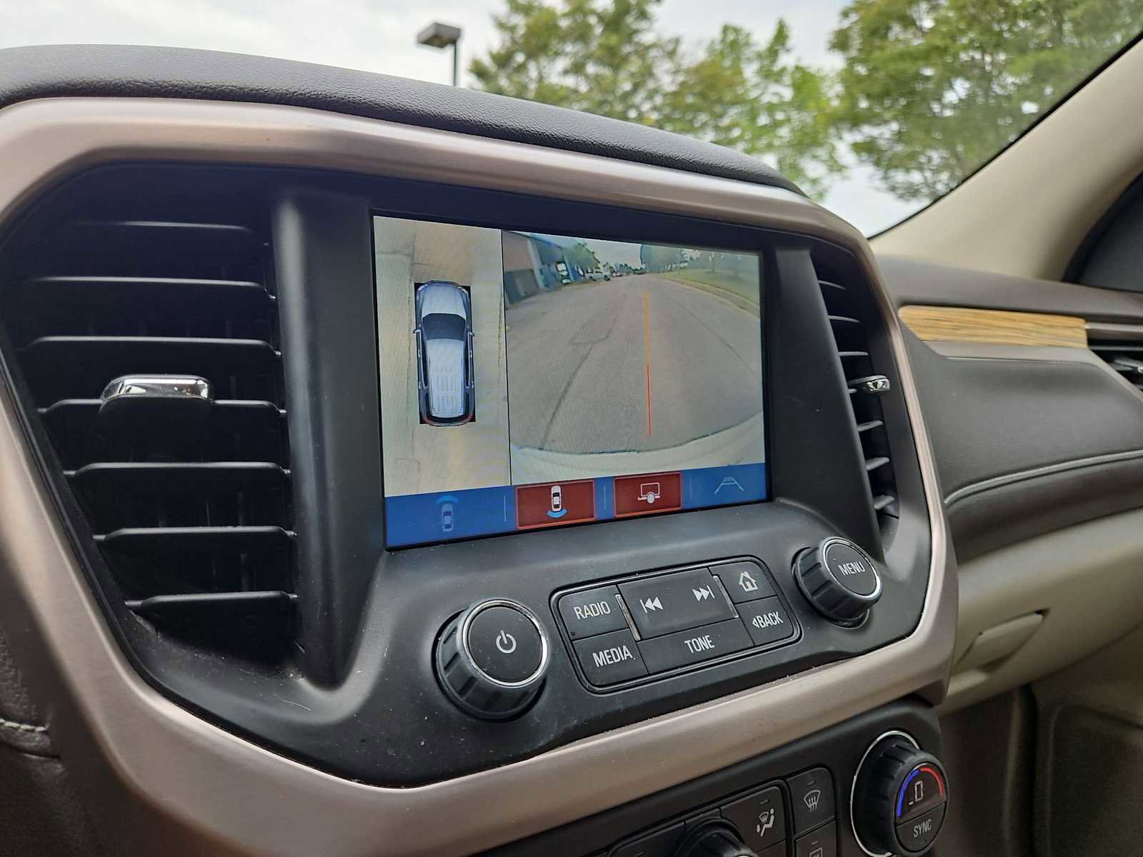 Used 2017 GMC Acadia Denali w/ Technology Package FWD image 32