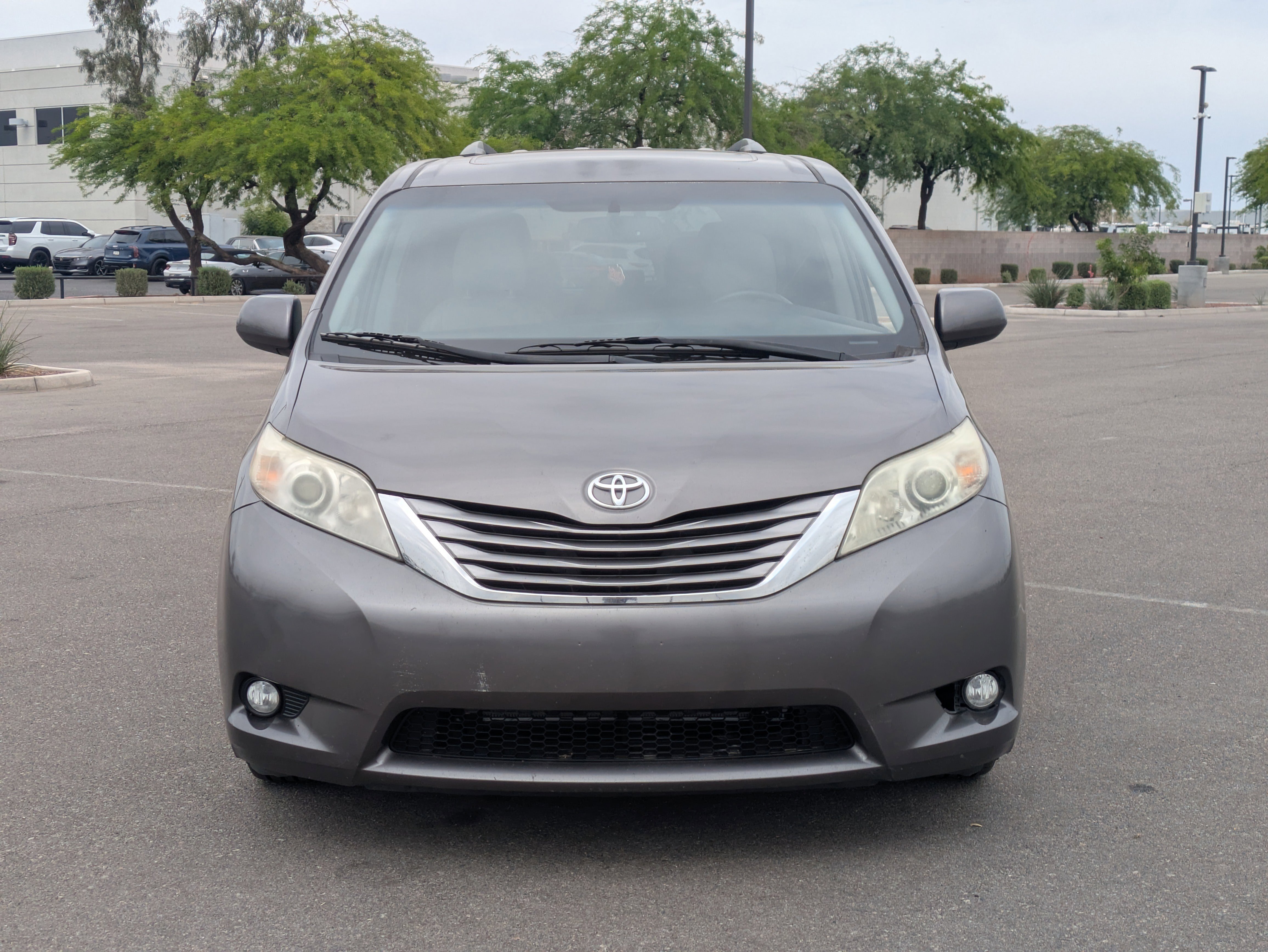 Used 2017 Toyota Sienna XLE w/ XLE Navigation Package FWD image 8