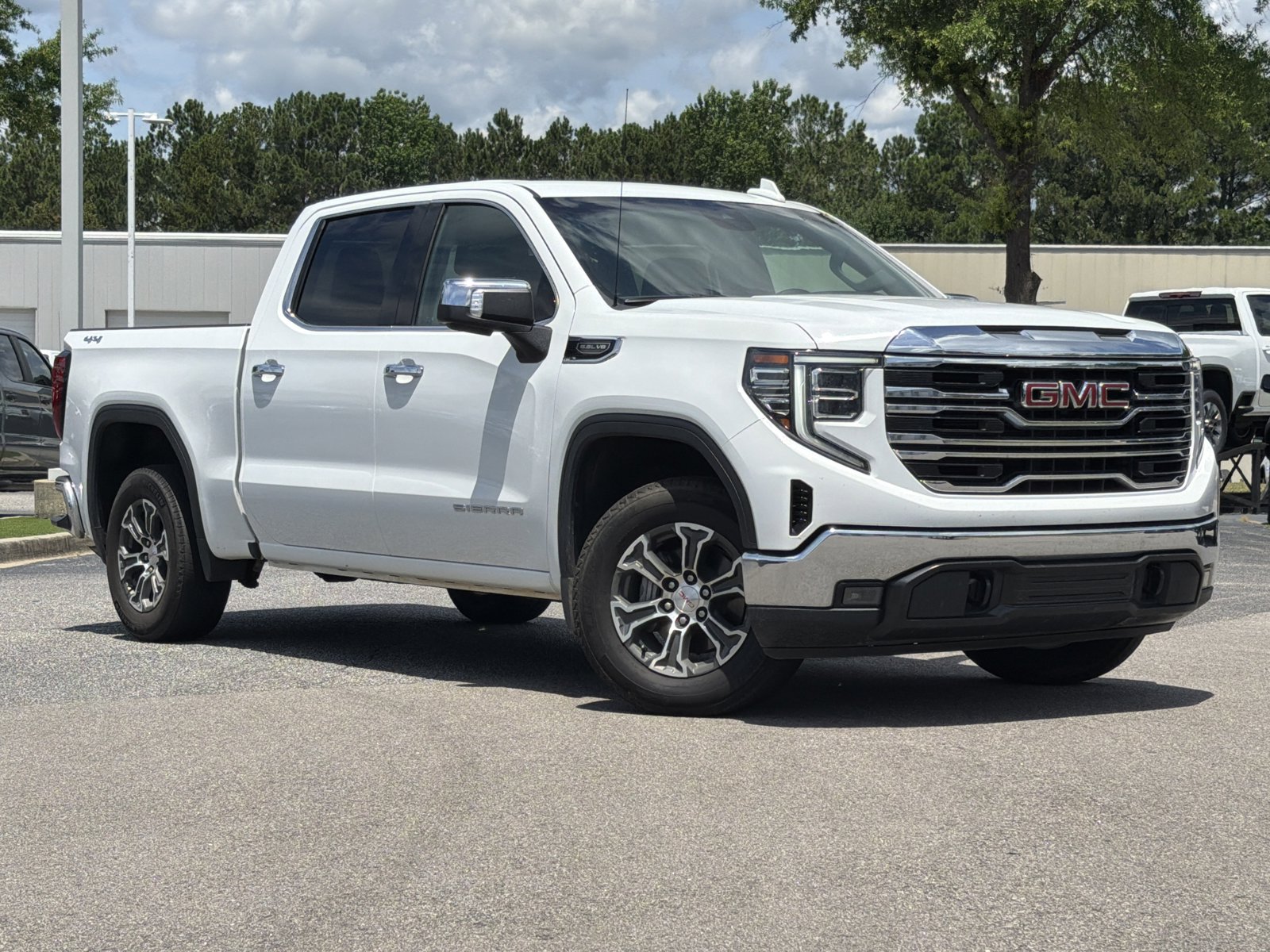 Used 2024 GMC Sierra 1500 SLT AWD/4WD image 2
