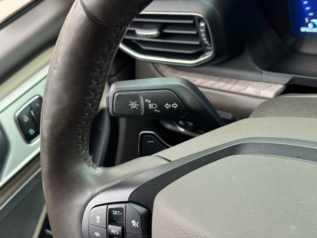 Certified 2020 Ford Explorer Platinum w/ Premium Technology Package AWD/4WD image 30