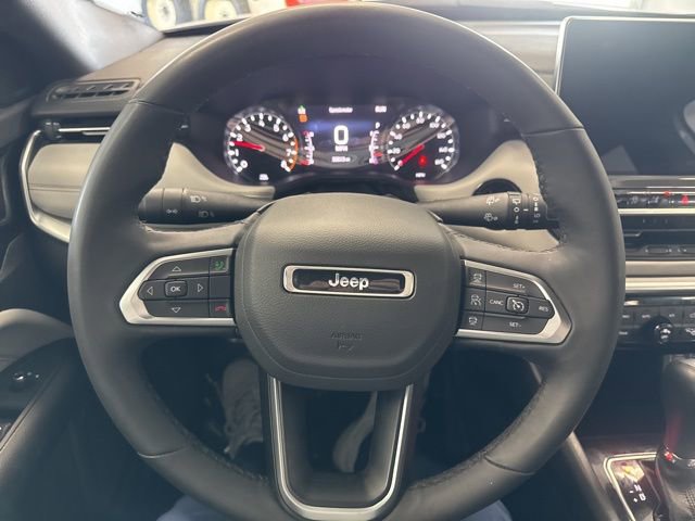 Used 2025 Jeep Compass Limited image 32