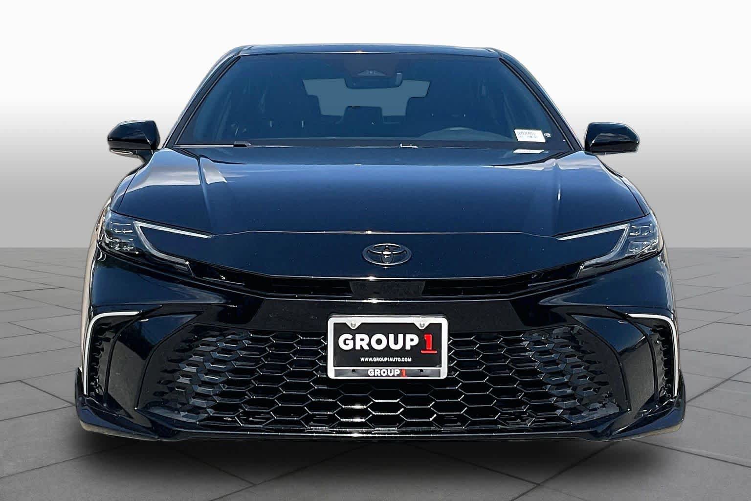 Used 2025 Toyota Camry XSE FWD image 4