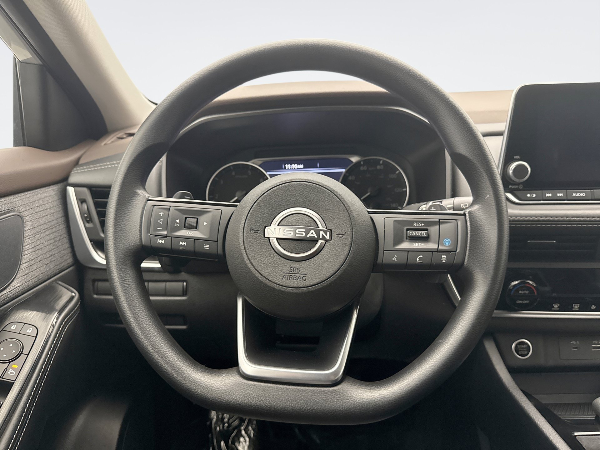 Used 2023 Nissan Rogue SV AWD/4WD image 12