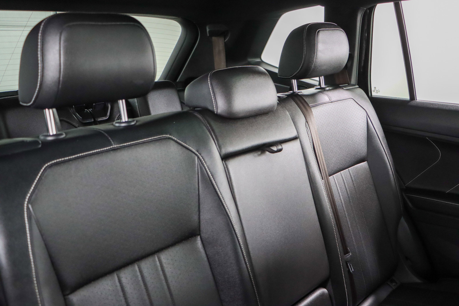 Used 2022 Volkswagen Tiguan SE R-Line image 28