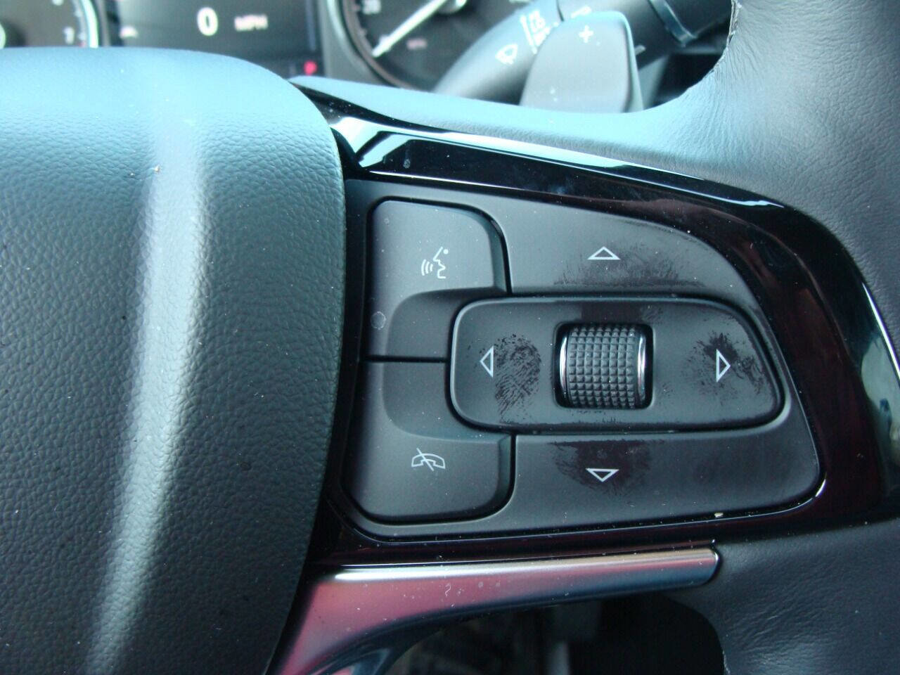 Used 2023 Buick Enclave Essence w/ Experience Buick Package image 7