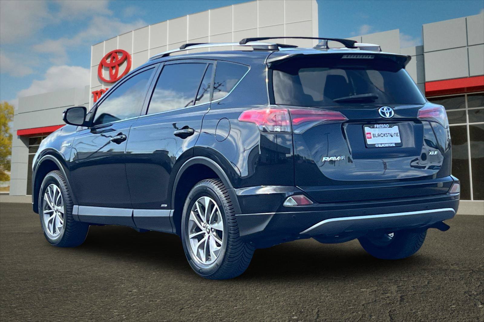Used 2017 Toyota RAV4 XLE w/ Convenience Package AWD/4WD image 5