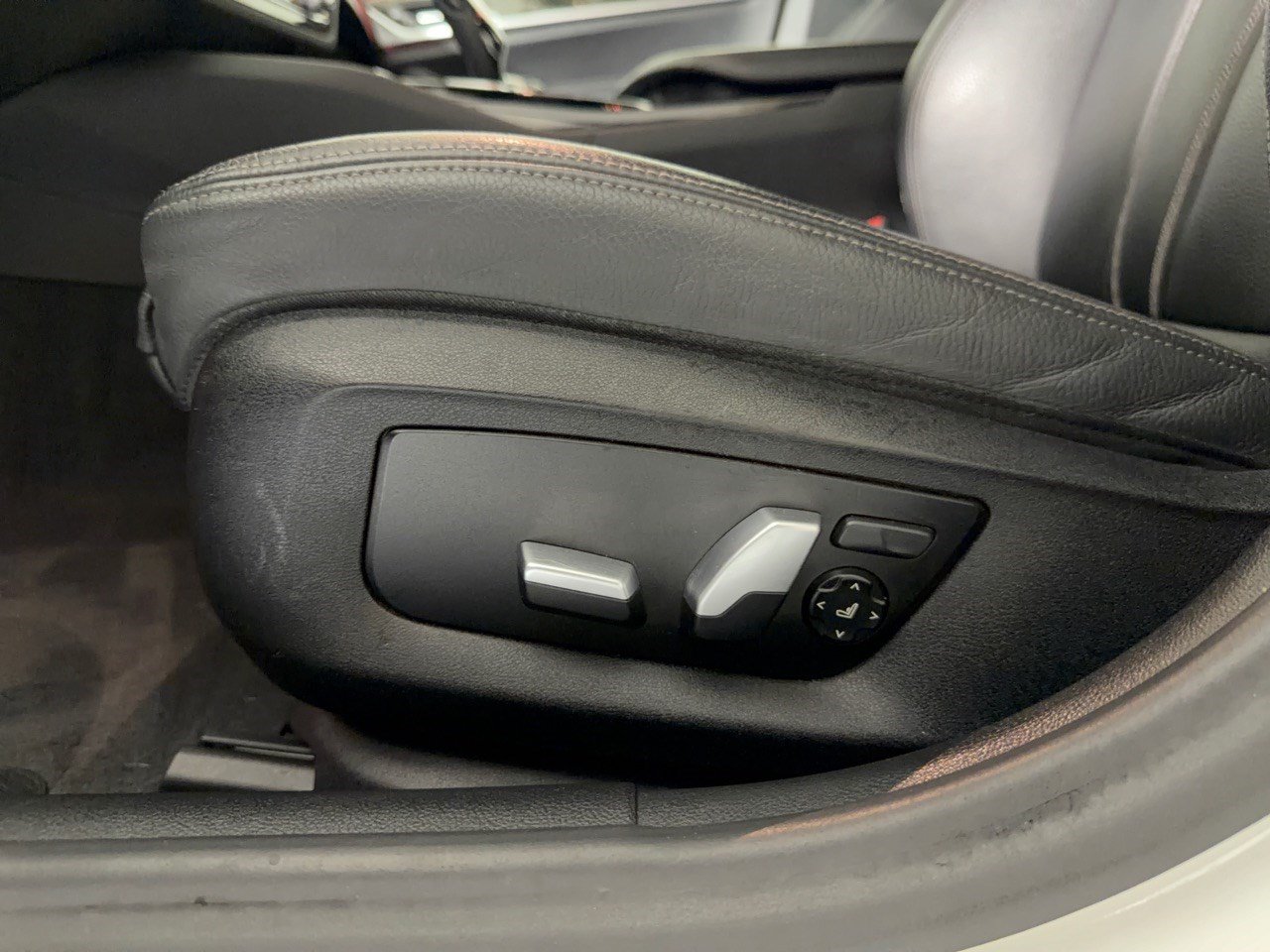 Used 2021 BMW 530i w/ M Sport Package RWD image 16