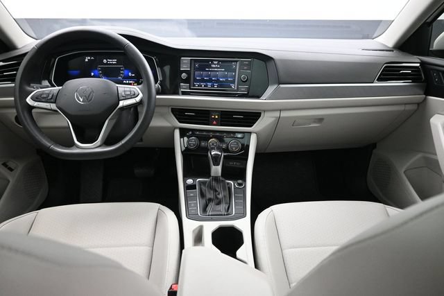 Used 2024 Volkswagen Jetta SE FWD image 15