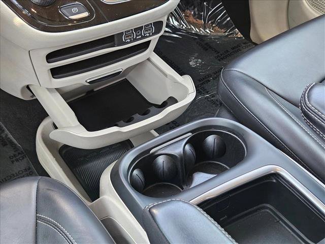 Used 2023 Chrysler Pacifica Touring-L FWD image 19