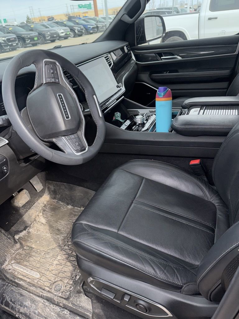 Used 2022 Jeep Wagoneer Series III w/ Premium Group I image 11