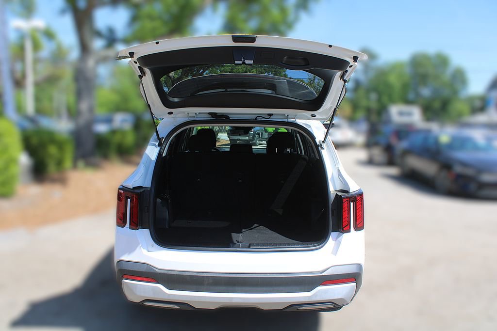Certified 2024 Kia Sorento LX image 9