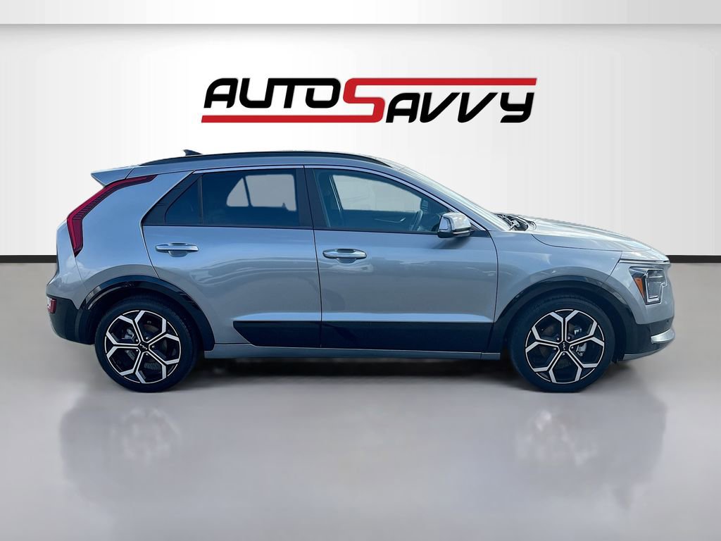 Used 2024 Kia Niro SX Touring image 8