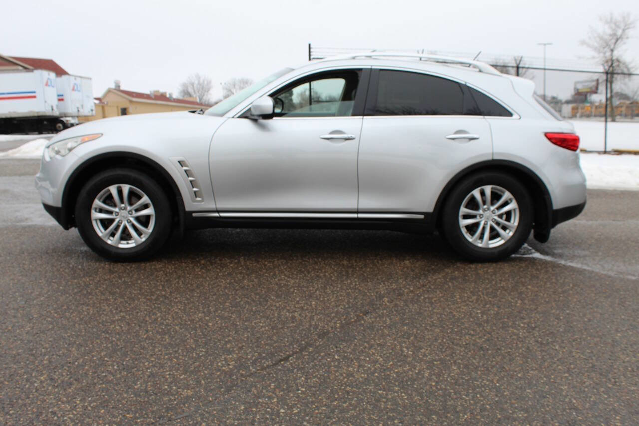 Used 2010 INFINITI FX35 AWD w/ Navigation Pkg image 4