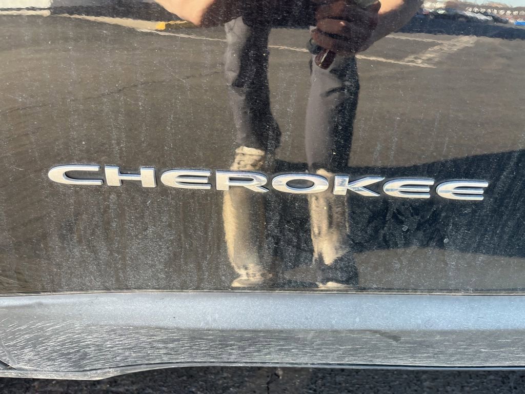 Used 2019 Jeep Cherokee Latitude w/ Popular Appearance Group image 16