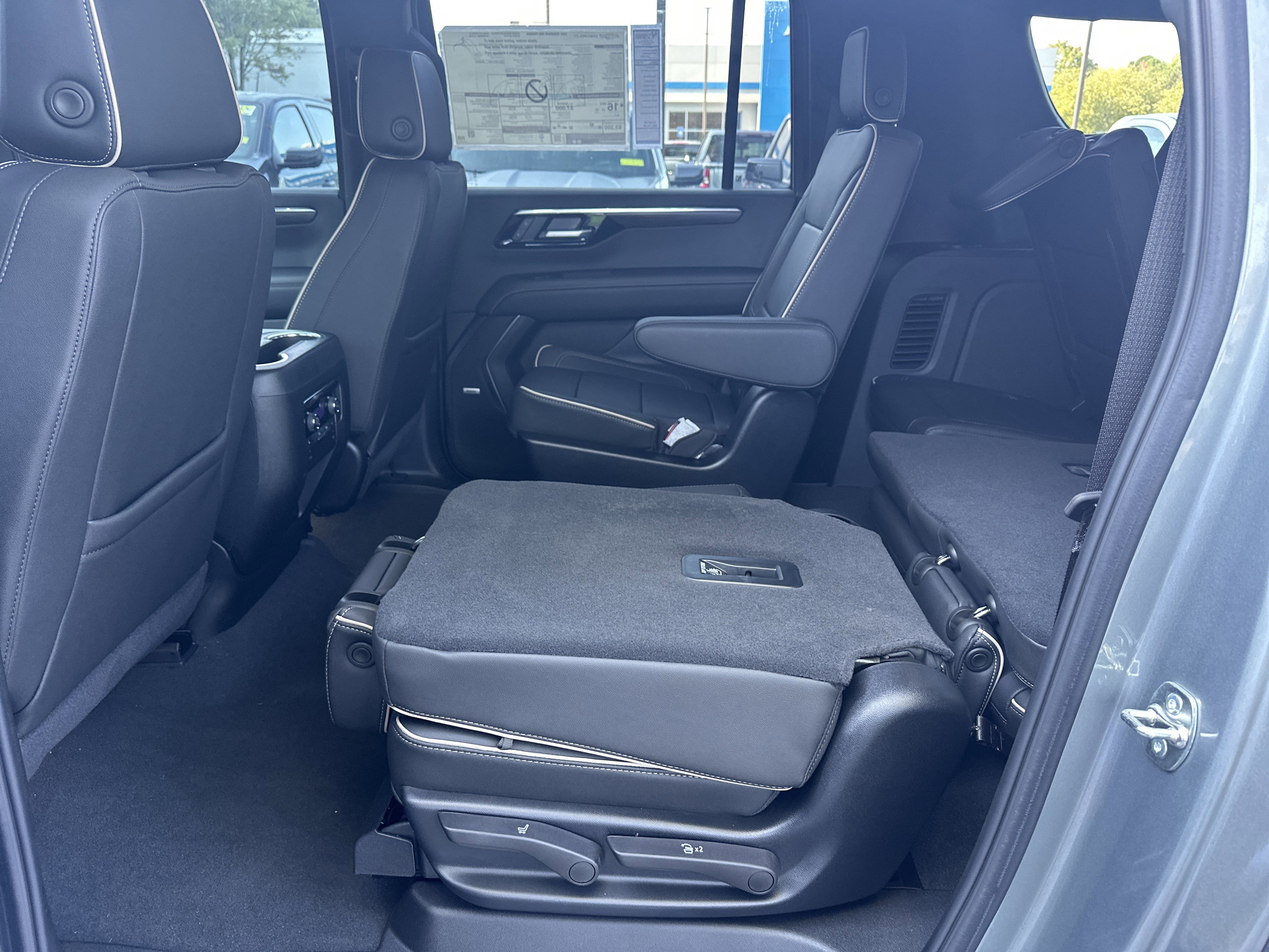 New 2025 Chevrolet Suburban Premier image 19