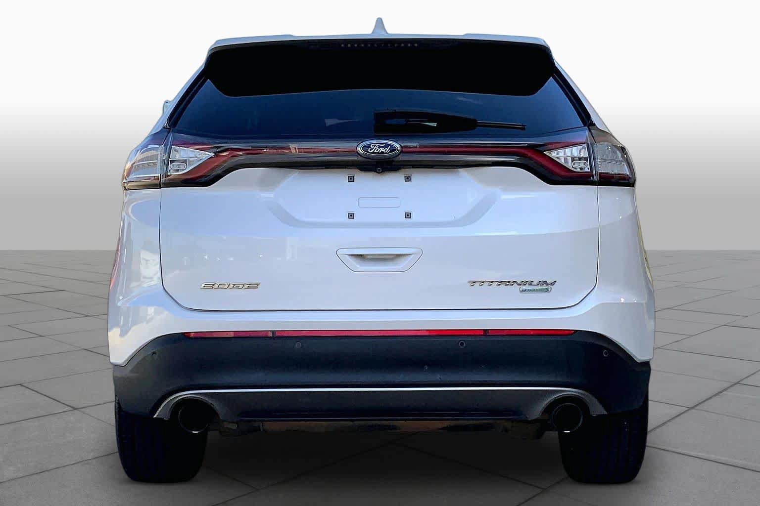 Used 2017 Ford Edge Titanium w/ Technology Package FWD image 4