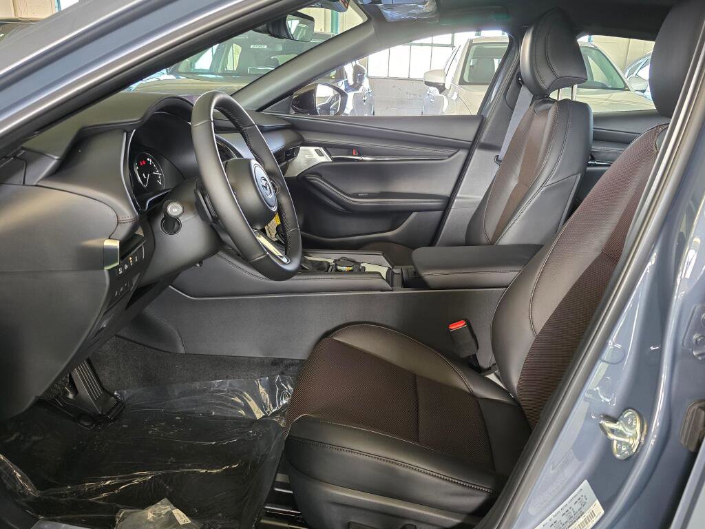 New 2026 MAZDA MAZDA3 Hatchback w/Premium Plus Pkg image 19
