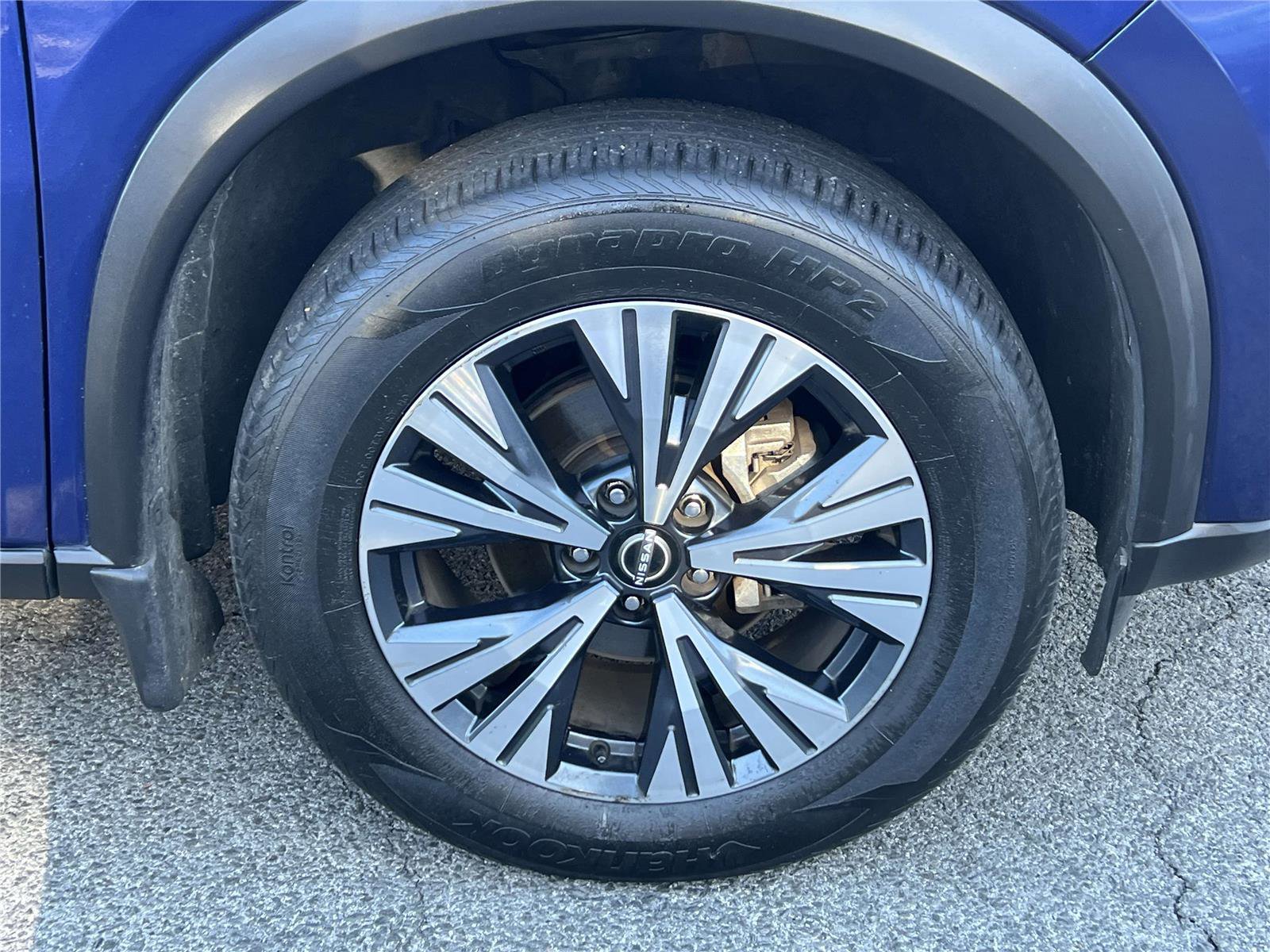 Used 2022 Nissan Rogue SV image 11