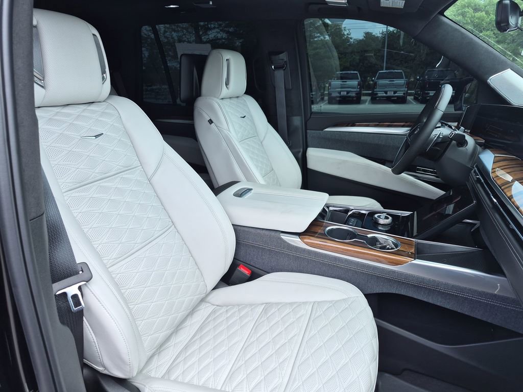 Certified 2026 Cadillac Escalade Platinum Sport w/ LPO, Floor Liner Package AWD/4WD image 42