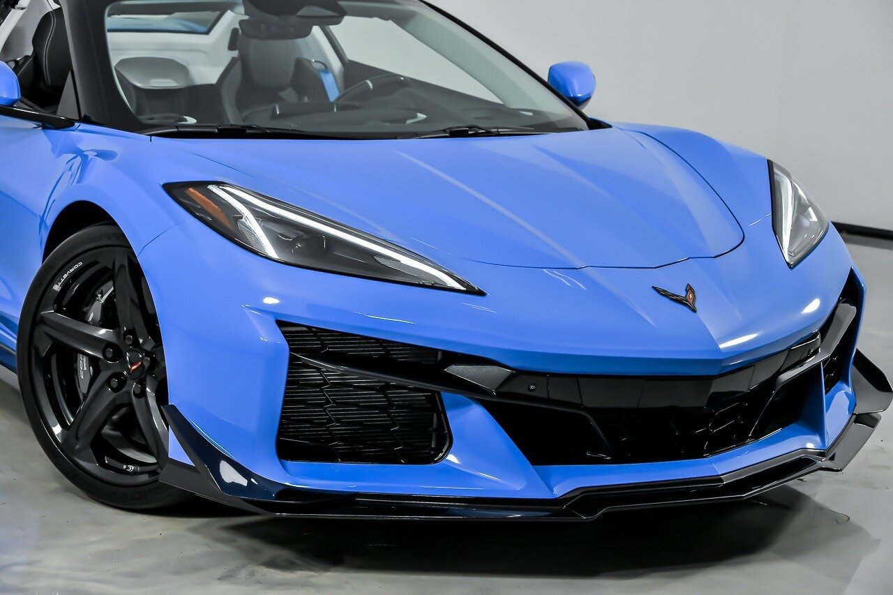 Used 2024 Chevrolet Corvette Z06 w/ Z07 Performance Package RWD image 3