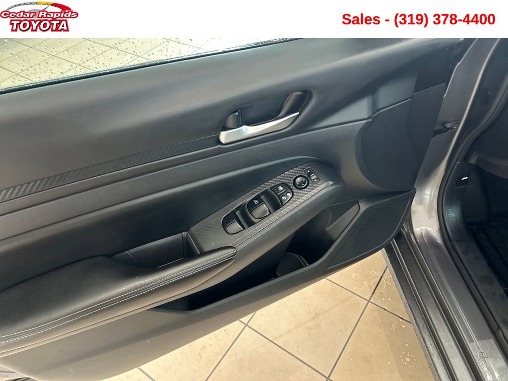 Used 2024 Nissan Altima 2.5 SV w/ SV Premium Package image 11