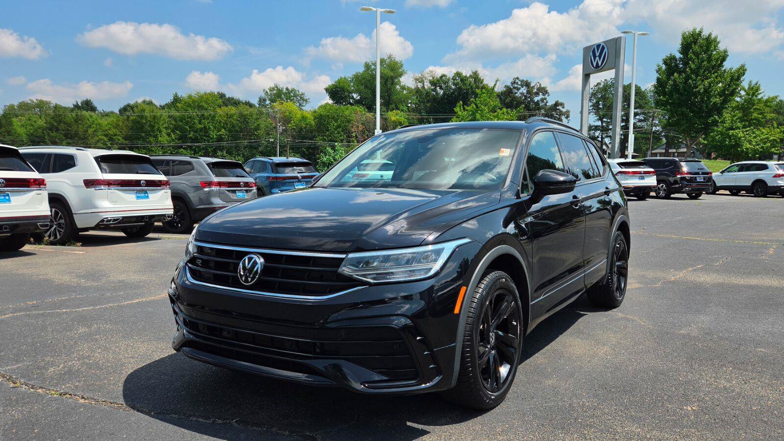 Used 2023 Volkswagen Tiguan SE R-Line FWD image 9