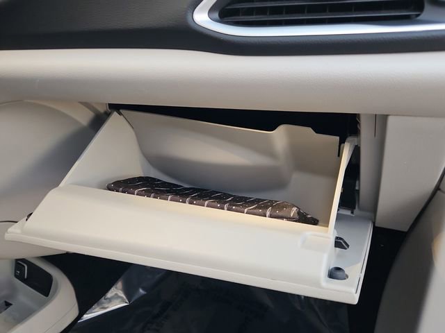 Used 2024 Chrysler Pacifica Touring-L image 21