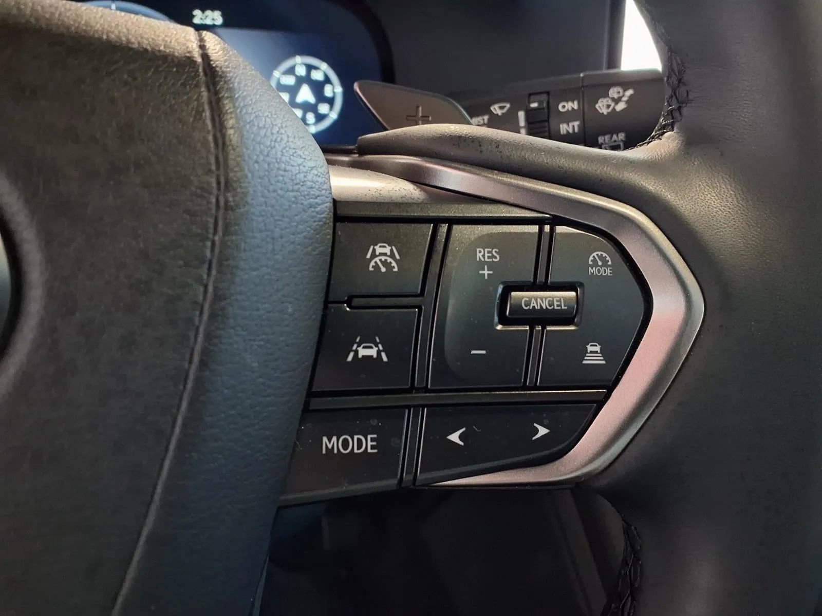 Used 2025 Lexus GX 550 w/ Accessory Package (31) image 23