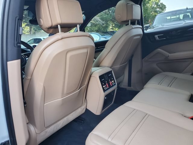 Used 2021 Porsche Cayenne AWD/4WD image 14