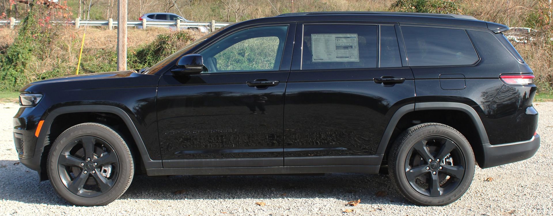 New 2025 Jeep Grand Cherokee L Altitude image 8