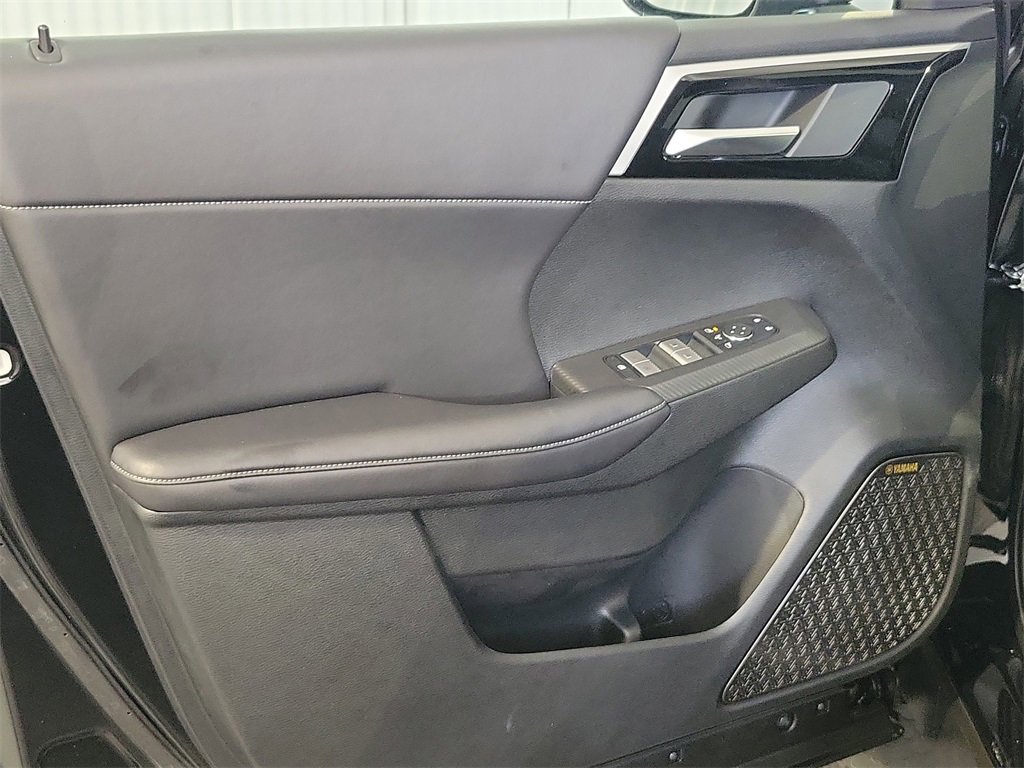 New 2025 Mitsubishi Outlander SE image 13