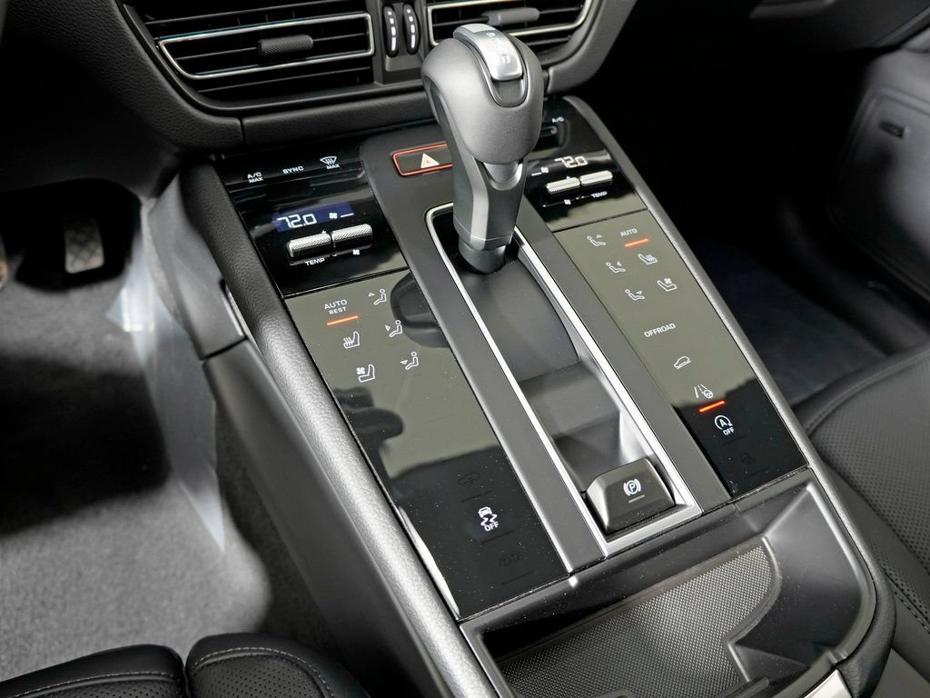 Certified 2026 Porsche Macan AWD/4WD image 27