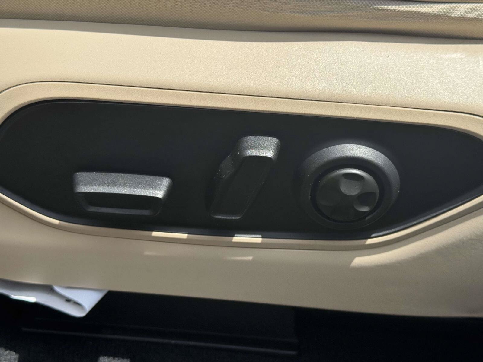 Certified 2024 Jeep Grand Cherokee Limited AWD/4WD image 18
