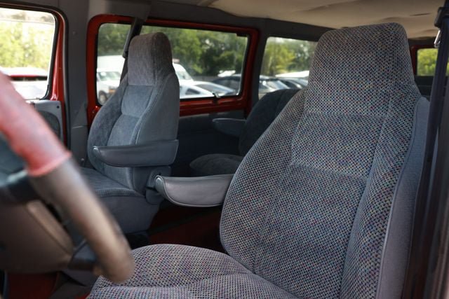 Used 2000 Dodge B3500 RWD image 9