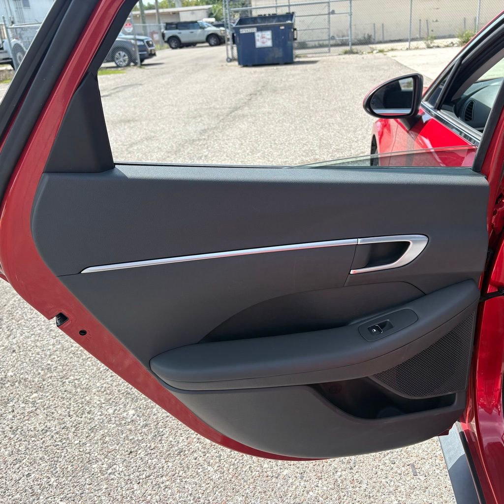 Used 2021 Hyundai Sonata SE w/ Preferred Accessory Package image 12
