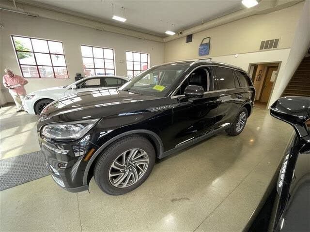 Used 2023 Lincoln Aviator AWD image 5