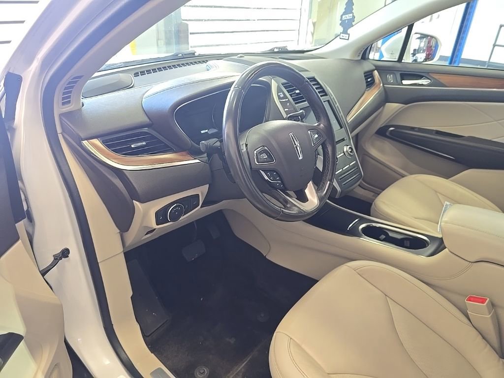 Used 2017 Lincoln MKC Select w/ Select Plus Package FWD image 5