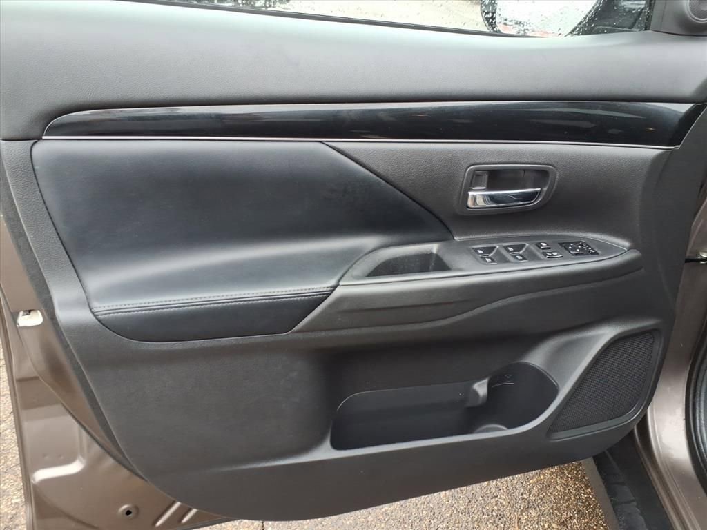 Used 2019 Mitsubishi Outlander FWD image 14