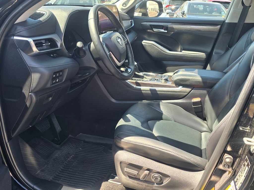 Used 2023 Toyota Highlander Platinum AWD/4WD image 17