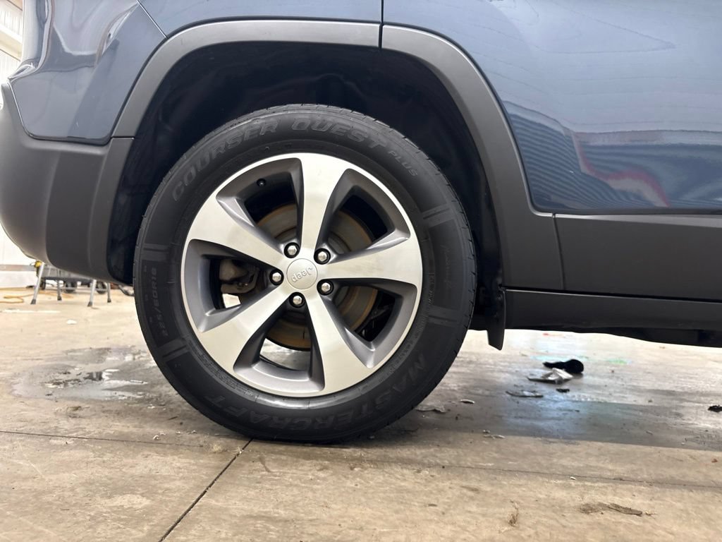 Used 2020 Jeep Cherokee Limited AWD/4WD image 21