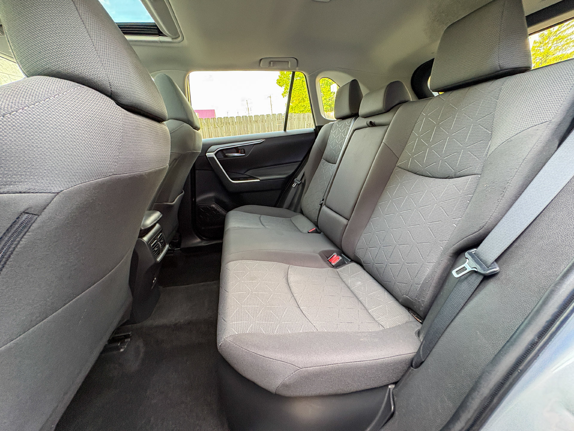 Used 2022 Toyota RAV4 XLE w/ Convenience Package AWD/4WD image 24