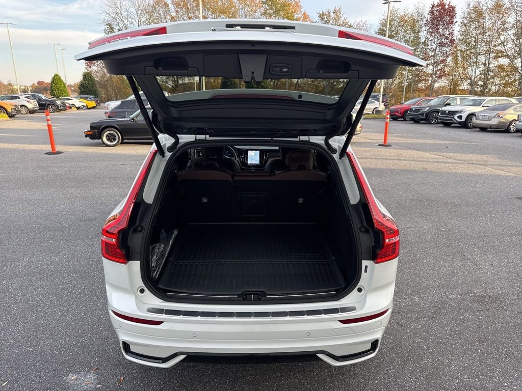 Used 2024 Volvo XC60 T8 Plus w/ Protection Package Premier image 12